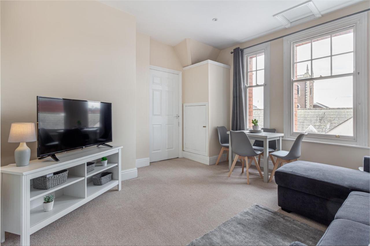 Guest Homes - Trinity Apartment 우스터 외부 사진