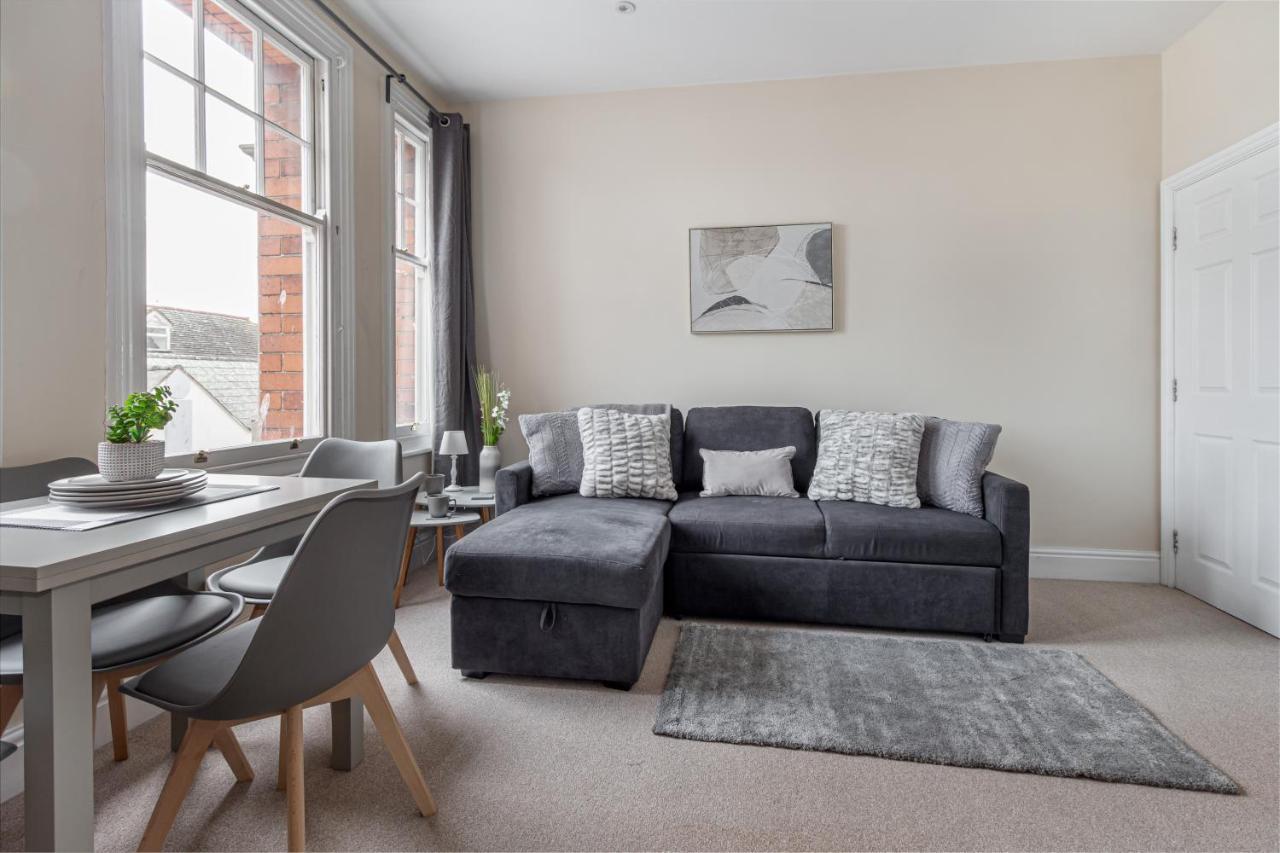 Guest Homes - Trinity Apartment 우스터 외부 사진