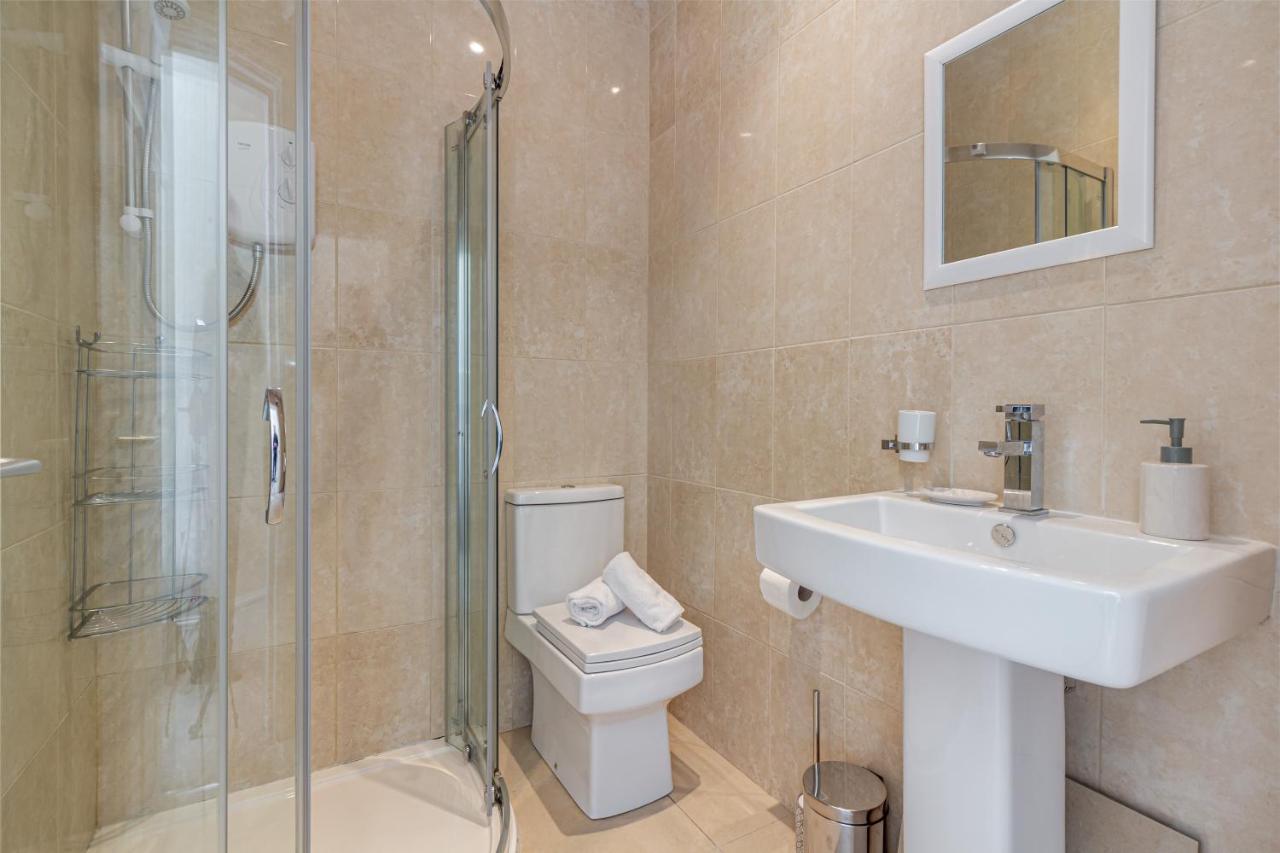 Guest Homes - Trinity Apartment 우스터 외부 사진